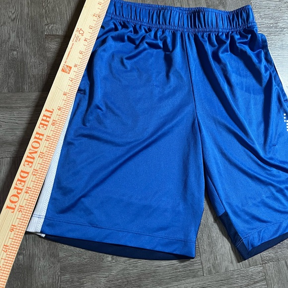NIKE Boy’s Pixelated Logo Size M Royal Navy Active Mesh Basketball Shorts Medium - Picture 9 of 10